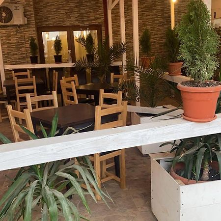 Hotel Azzuro Năvodari Esterno foto